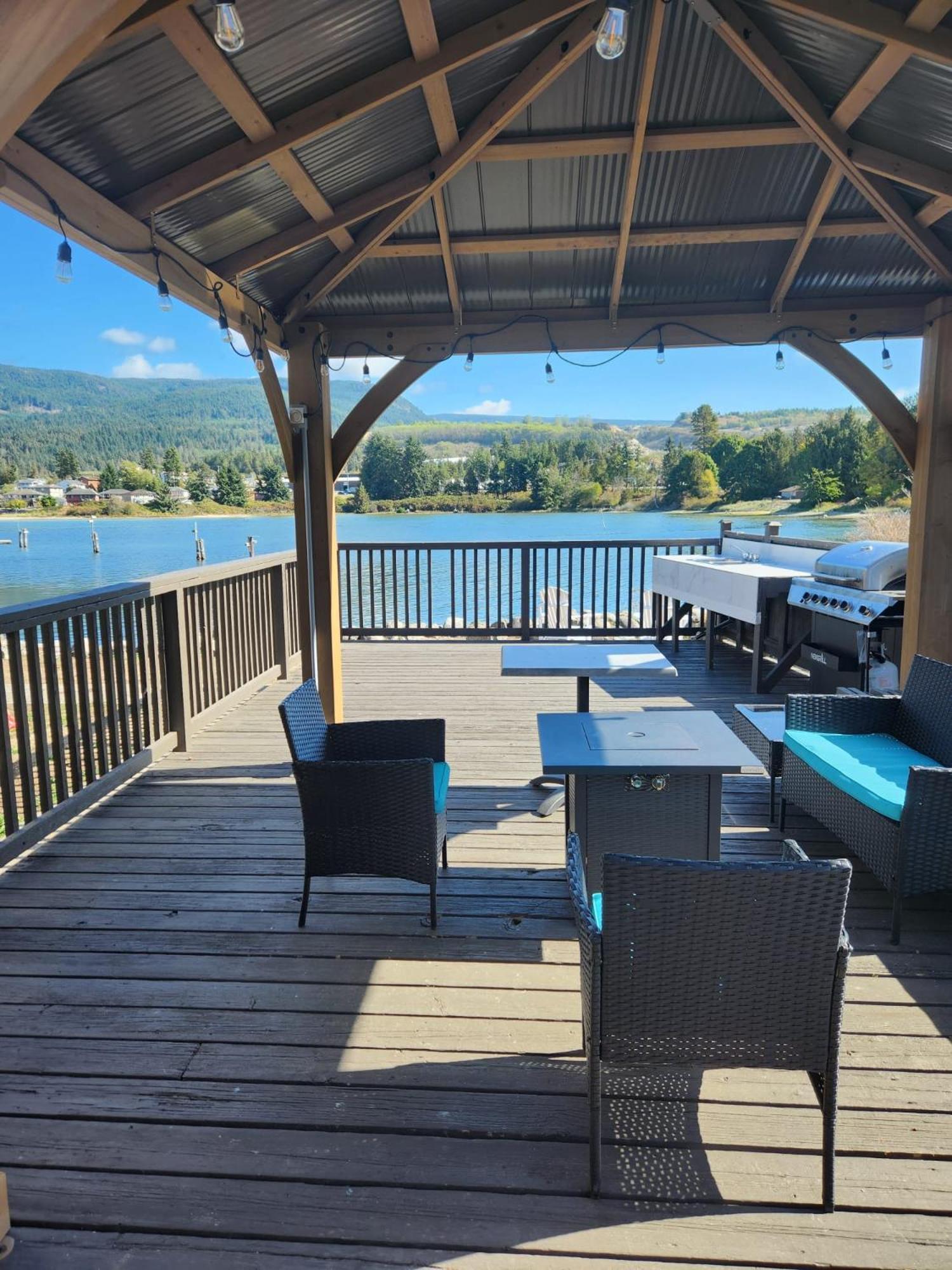 The Spot At Porpoise Bay Motell Sechelt Exteriör bild